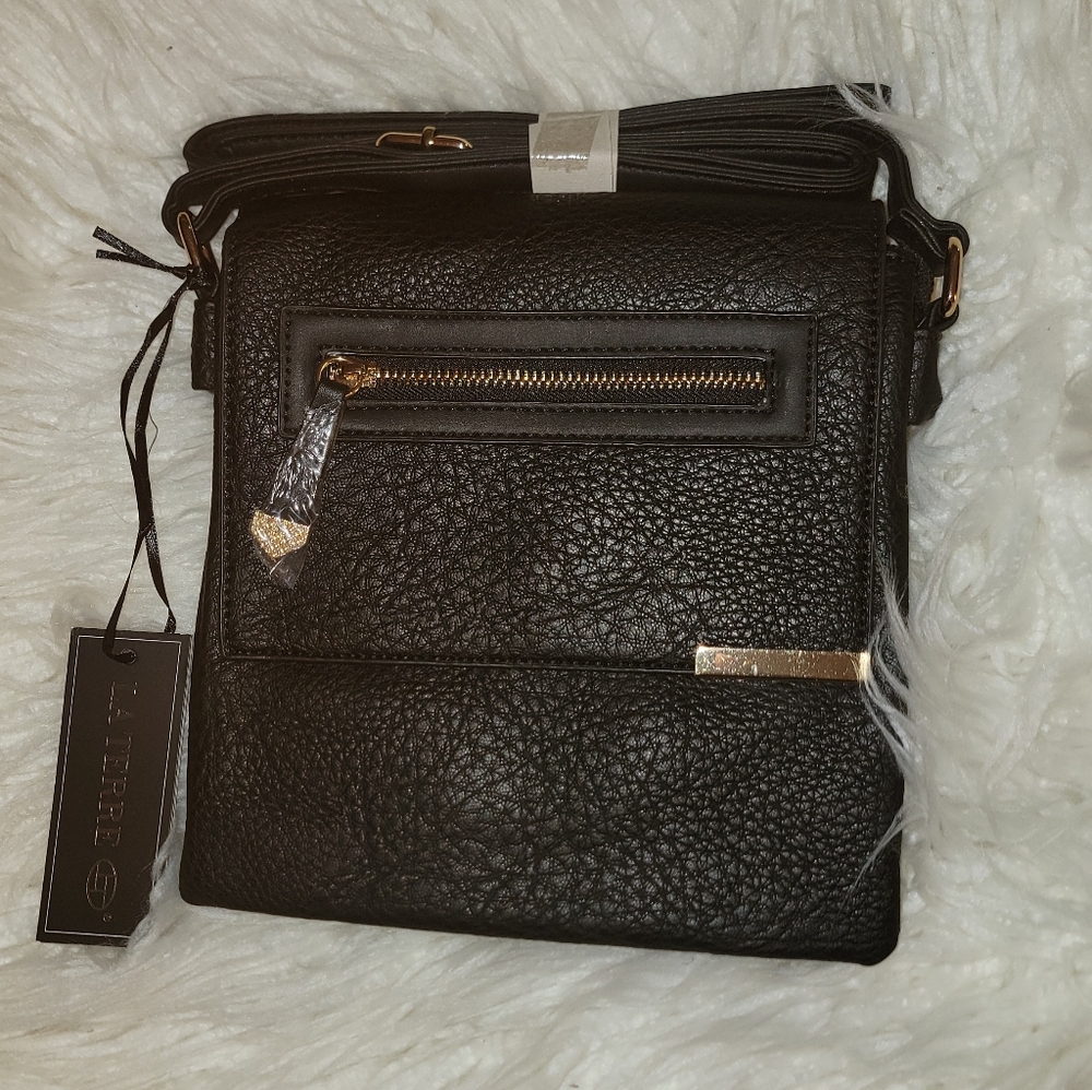 🆕️👜La Terre Vegan Leather Crossbody Bag W Zip Pocket Flap & Metal Trim, Black - Picture 2 of 3